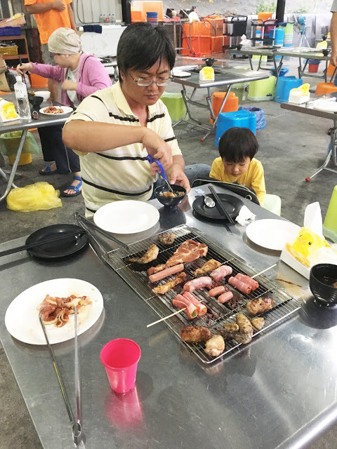 [小琉球美食] 筑安心燒物吃到飽｜無限供應的鮮美鮮蚵與獨家雞腿捲，平價實惠的超高CP值200坪超大露天碳烤BBQ！