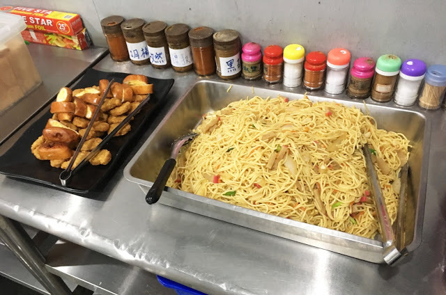 [小琉球美食] 筑安心燒物吃到飽｜無限供應的鮮美鮮蚵與獨家雞腿捲，平價實惠的超高CP值200坪超大露天碳烤BBQ！