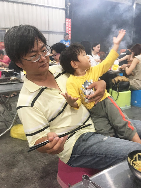 [小琉球美食] 筑安心燒物吃到飽｜無限供應的鮮美鮮蚵與獨家雞腿捲，平價實惠的超高CP值200坪超大露天碳烤BBQ！