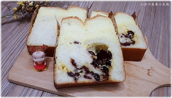 品麵包:台中西區』品麵包║台中最夯伴手禮。你能想像蛋黃酥大變身成「蛋黃酥蛋糕吐司」嗎?