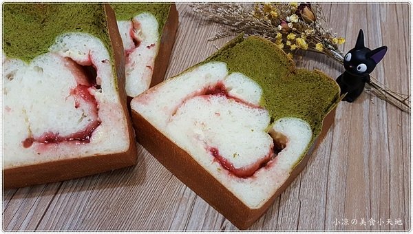 品麵包:台中西區』品麵包║台中最夯伴手禮。你能想像蛋黃酥大變身成「蛋黃酥蛋糕吐司」嗎?