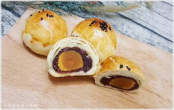 品麵包:台中西區』品麵包║台中最夯伴手禮。你能想像蛋黃酥大變身成「蛋黃酥蛋糕吐司」嗎?