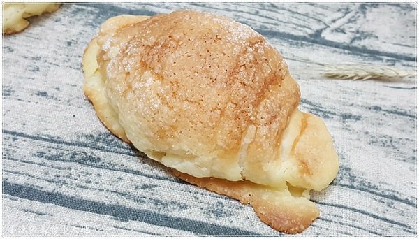 品麵包:台中西區』品麵包║台中最夯伴手禮。你能想像蛋黃酥大變身成「蛋黃酥蛋糕吐司」嗎?