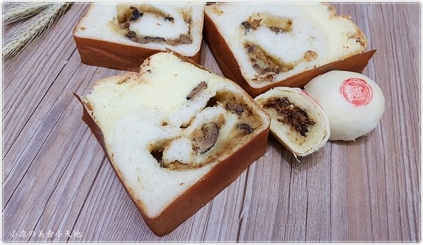 品麵包:台中西區』品麵包║台中最夯伴手禮。你能想像蛋黃酥大變身成「蛋黃酥蛋糕吐司」嗎?