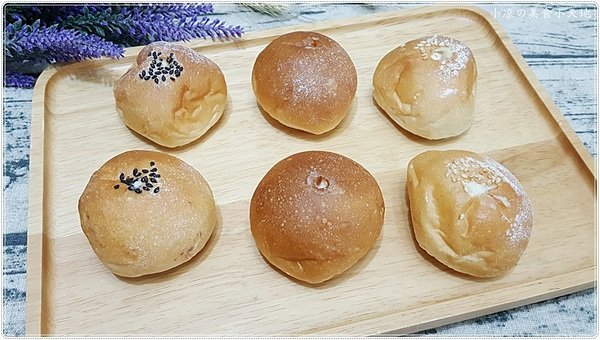 品麵包:台中西區』品麵包║台中最夯伴手禮。你能想像蛋黃酥大變身成「蛋黃酥蛋糕吐司」嗎?