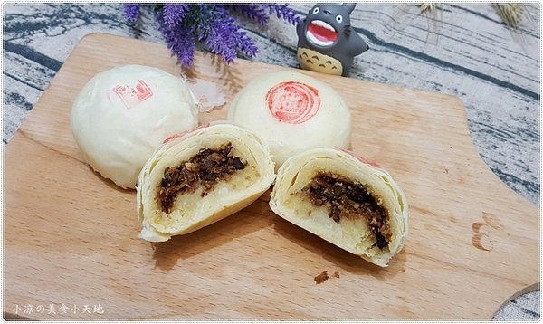 品麵包:台中西區』品麵包║台中最夯伴手禮。你能想像蛋黃酥大變身成「蛋黃酥蛋糕吐司」嗎?