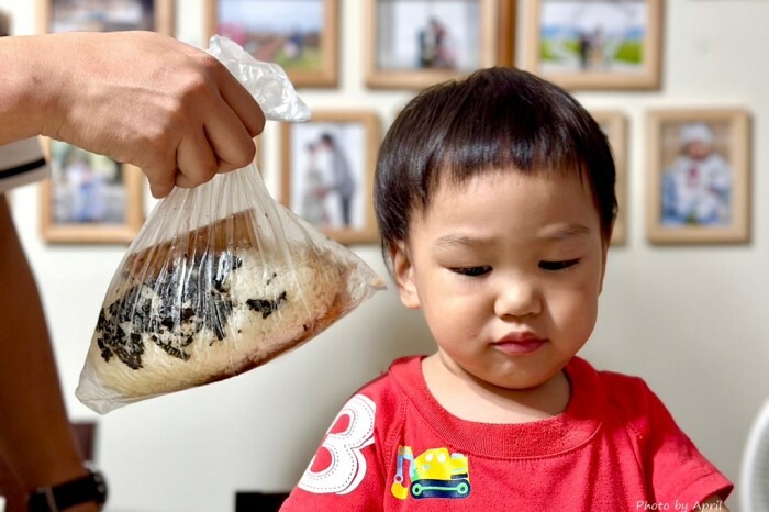 台中中美街超夯早餐！蘇媽媽古早味蛋餅，沒有座位只能站著吃，鴨賞泡麵創意口味超驚喜。