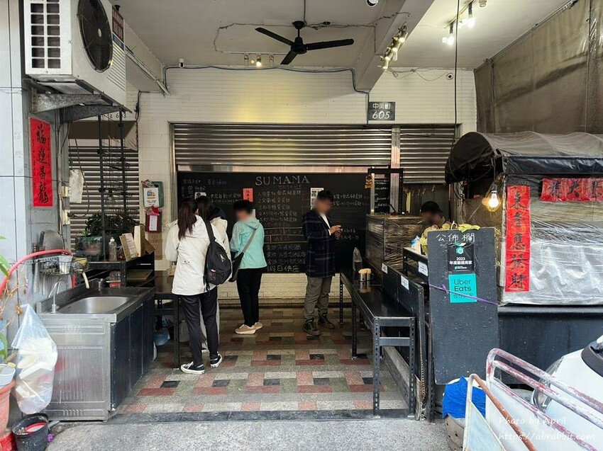 台中中美街超夯早餐！蘇媽媽古早味蛋餅，沒有座位只能站著吃，鴨賞泡麵創意口味超驚喜。