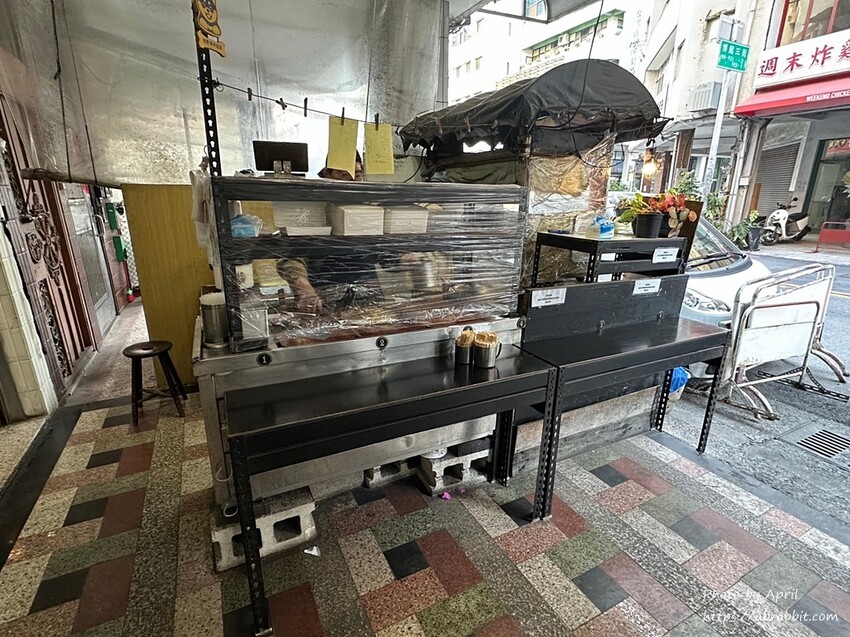 台中中美街超夯早餐！蘇媽媽古早味蛋餅，沒有座位只能站著吃，鴨賞泡麵創意口味超驚喜。