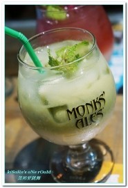 黑熊愛跳舞 Moon bear loves dancing：大安漢堡．夏天，就是藍！IG夯店藍色漢堡限定登場──黑熊愛跳舞