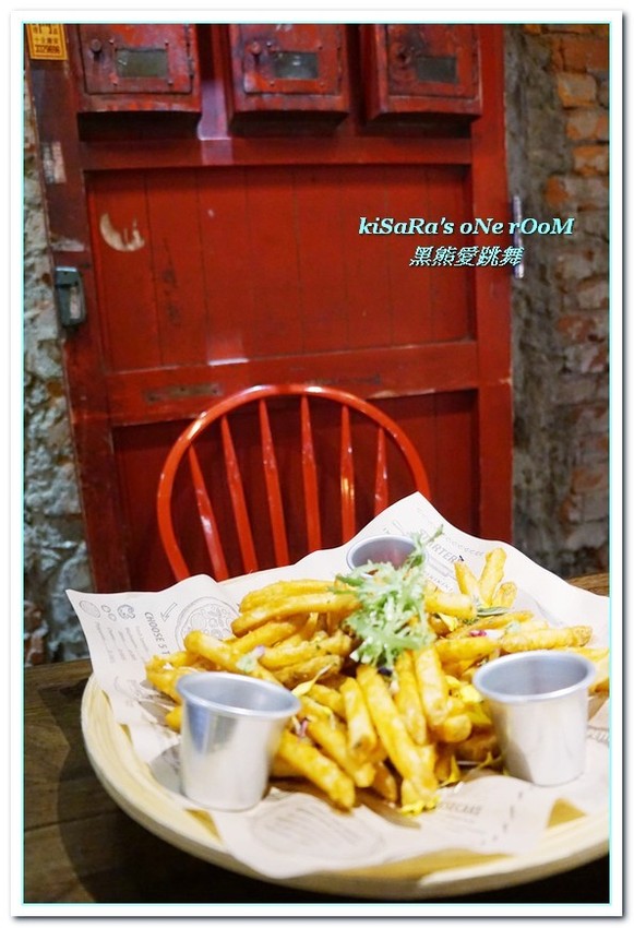 黑熊愛跳舞 Moon bear loves dancing：大安漢堡．夏天，就是藍！IG夯店藍色漢堡限定登場──黑熊愛跳舞