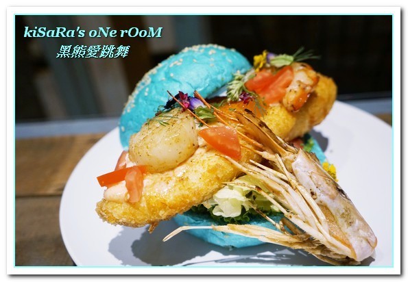 黑熊愛跳舞 Moon bear loves dancing：大安漢堡．夏天，就是藍！IG夯店藍色漢堡限定登場──黑熊愛跳舞