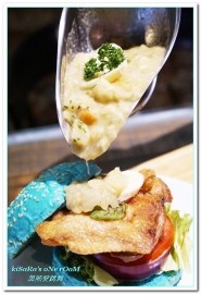 黑熊愛跳舞 Moon bear loves dancing：大安漢堡．夏天，就是藍！IG夯店藍色漢堡限定登場──黑熊愛跳舞