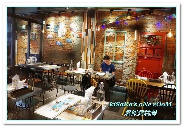 黑熊愛跳舞 Moon bear loves dancing：大安漢堡．夏天，就是藍！IG夯店藍色漢堡限定登場──黑熊愛跳舞