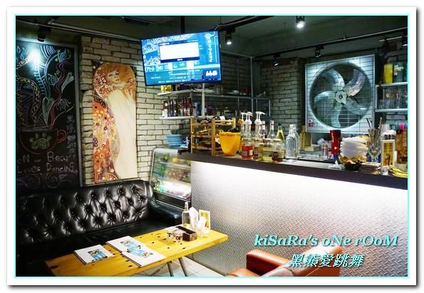 黑熊愛跳舞 Moon bear loves dancing：大安漢堡．夏天，就是藍！IG夯店藍色漢堡限定登場──黑熊愛跳舞