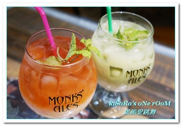 黑熊愛跳舞 Moon bear loves dancing：大安漢堡．夏天，就是藍！IG夯店藍色漢堡限定登場──黑熊愛跳舞