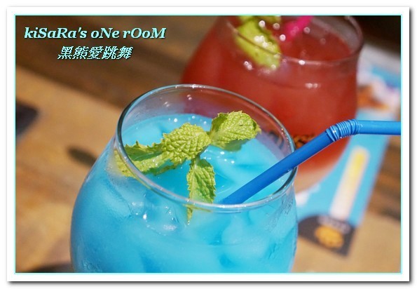 黑熊愛跳舞 Moon bear loves dancing：大安漢堡．夏天，就是藍！IG夯店藍色漢堡限定登場──黑熊愛跳舞