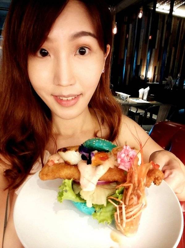 黑熊愛跳舞 Moon bear loves dancing：【大安漢堡】黑熊愛跳舞Moon Bear Loves Dancing．繽紛馬卡龍漢堡 / 華麗美人魚漢堡 / 美式餐廳