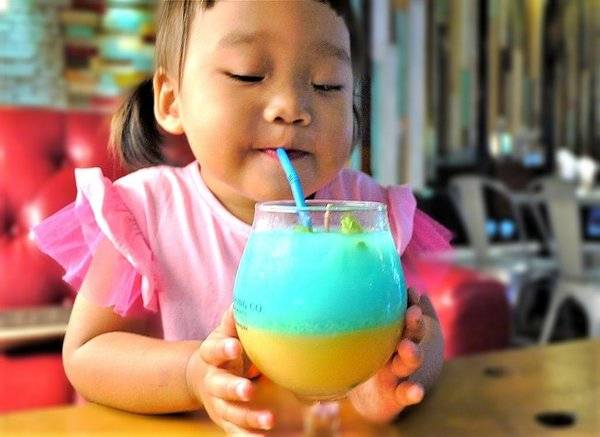 黑熊愛跳舞 Moon bear loves dancing：【大安漢堡】黑熊愛跳舞Moon Bear Loves Dancing．繽紛馬卡龍漢堡 / 華麗美人魚漢堡 / 美式餐廳