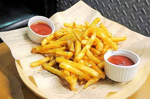 黑熊愛跳舞 Moon bear loves dancing：【大安漢堡】黑熊愛跳舞Moon Bear Loves Dancing．繽紛馬卡龍漢堡 / 華麗美人魚漢堡 / 美式餐廳