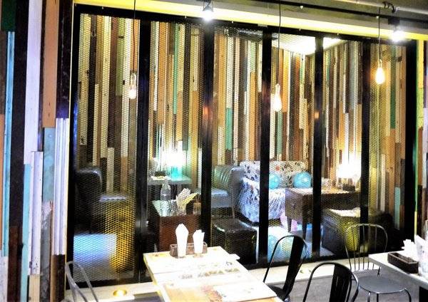 黑熊愛跳舞 Moon bear loves dancing：【大安漢堡】黑熊愛跳舞Moon Bear Loves Dancing．繽紛馬卡龍漢堡 / 華麗美人魚漢堡 / 美式餐廳