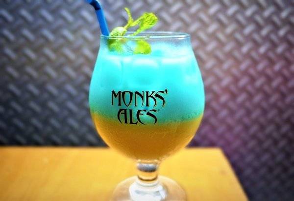 黑熊愛跳舞 Moon bear loves dancing：【大安漢堡】黑熊愛跳舞Moon Bear Loves Dancing．繽紛馬卡龍漢堡 / 華麗美人魚漢堡 / 美式餐廳