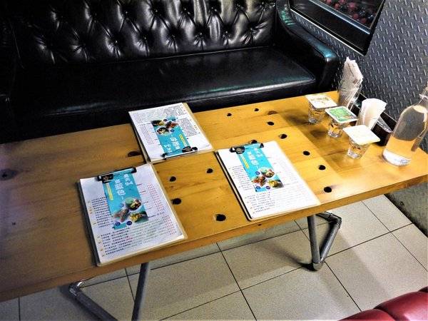 黑熊愛跳舞 Moon bear loves dancing：【大安漢堡】黑熊愛跳舞Moon Bear Loves Dancing．繽紛馬卡龍漢堡 / 華麗美人魚漢堡 / 美式餐廳