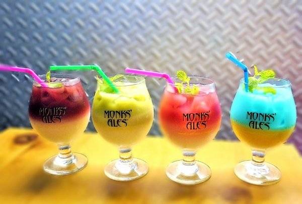 黑熊愛跳舞 Moon bear loves dancing：【大安漢堡】黑熊愛跳舞Moon Bear Loves Dancing．繽紛馬卡龍漢堡 / 華麗美人魚漢堡 / 美式餐廳