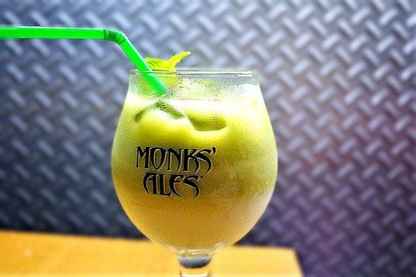 黑熊愛跳舞 Moon bear loves dancing：【大安漢堡】黑熊愛跳舞Moon Bear Loves Dancing．繽紛馬卡龍漢堡 / 華麗美人魚漢堡 / 美式餐廳