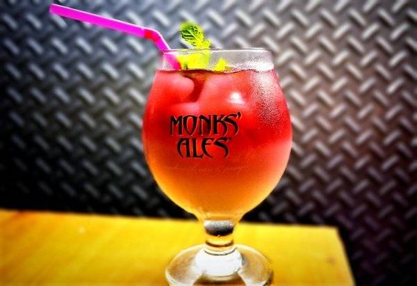 黑熊愛跳舞 Moon bear loves dancing：【大安漢堡】黑熊愛跳舞Moon Bear Loves Dancing．繽紛馬卡龍漢堡 / 華麗美人魚漢堡 / 美式餐廳