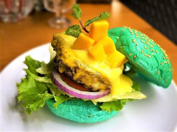 黑熊愛跳舞 Moon bear loves dancing：【大安漢堡】黑熊愛跳舞Moon Bear Loves Dancing．繽紛馬卡龍漢堡 / 華麗美人魚漢堡 / 美式餐廳