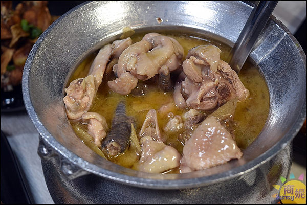 Bearbar熊吧餐酒館：熊吧餐酒舖~秋紅谷周邊時尚餐廳越夜越美麗 貝多芬雞推薦必點