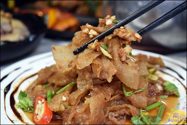 Bearbar熊吧餐酒館：熊吧餐酒舖~秋紅谷周邊時尚餐廳越夜越美麗 貝多芬雞推薦必點