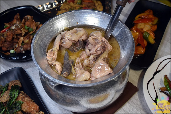 Bearbar熊吧餐酒館：熊吧餐酒舖~秋紅谷周邊時尚餐廳越夜越美麗 貝多芬雞推薦必點