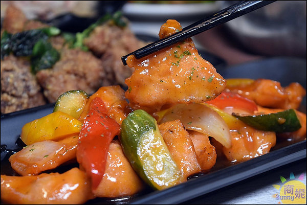 Bearbar熊吧餐酒館：熊吧餐酒舖~秋紅谷周邊時尚餐廳越夜越美麗 貝多芬雞推薦必點