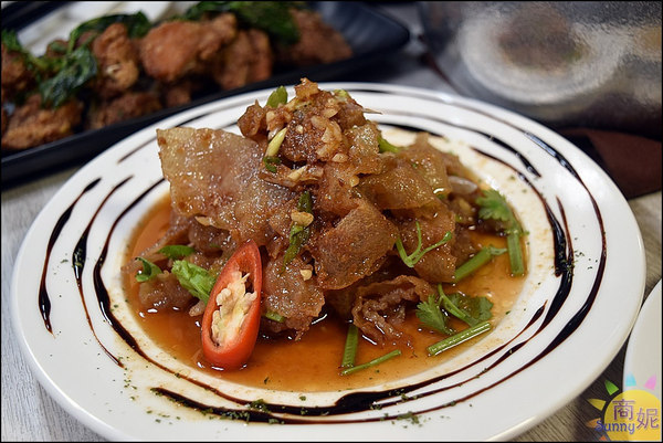 Bearbar熊吧餐酒館：熊吧餐酒舖~秋紅谷周邊時尚餐廳越夜越美麗 貝多芬雞推薦必點