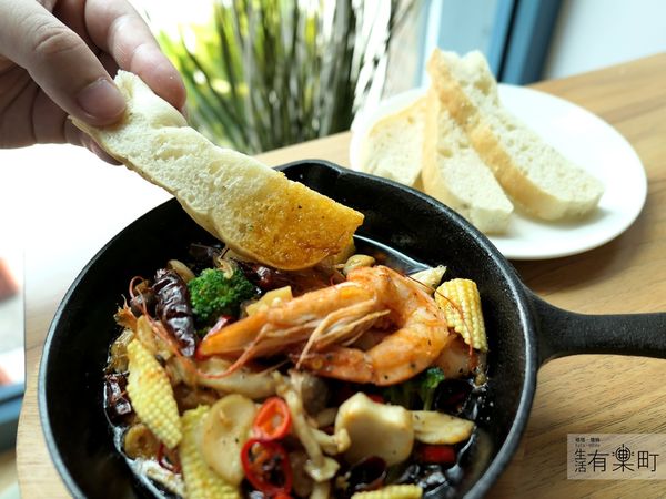 【桃園中壢美食】玩味餐桌 Tasting Table：內壢異國風創意料理，超人氣餐酒館分享，餐點多元價格平實，桃園聚餐餐廳推薦