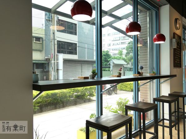 【桃園中壢美食】玩味餐桌 Tasting Table：內壢異國風創意料理，超人氣餐酒館分享，餐點多元價格平實，桃園聚餐餐廳推薦