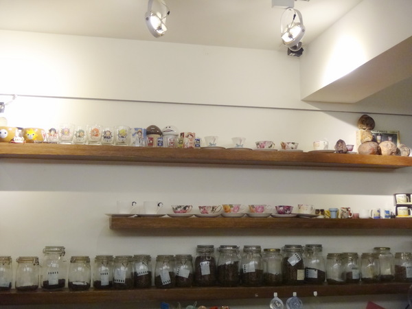 草帽烘豆坊：草帽烘豆坊-海賊迷的咖啡天堂 有美味咖啡可以慢享 還有夥伴們陪你悠閒下午茶