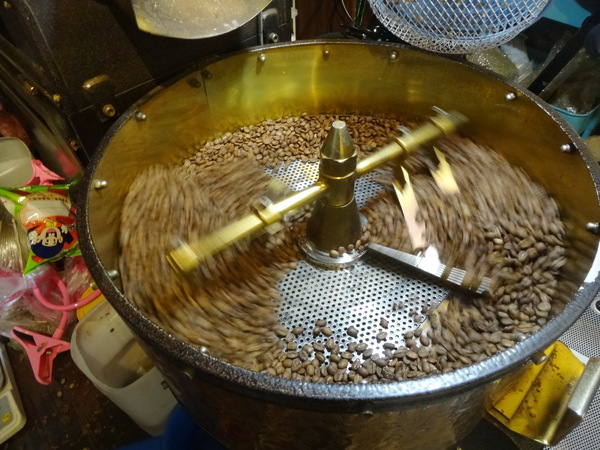 草帽烘豆坊：草帽烘豆坊-海賊迷的咖啡天堂 有美味咖啡可以慢享 還有夥伴們陪你悠閒下午茶