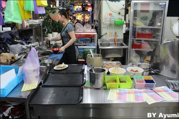 鐘點棧→當歸鴨．鴨肉飯專賣店(樂華店)：[食記]永和樂華夜市內暗藏超好吃的鐘點棧當歸鴨、鴨肉飯專賣店!!!!鴨肉飯35元大大的滿足~CP值威猛XD