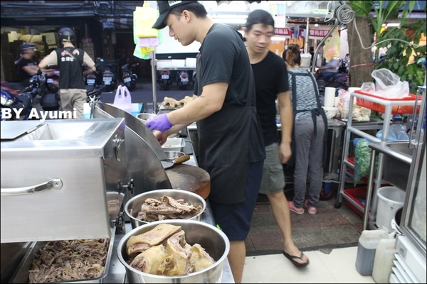 鐘點棧→當歸鴨．鴨肉飯專賣店(樂華店)：[食記]永和樂華夜市內暗藏超好吃的鐘點棧當歸鴨、鴨肉飯專賣店!!!!鴨肉飯35元大大的滿足~CP值威猛XD