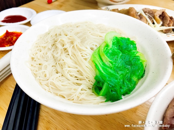 鐘點棧→當歸鴨．鴨肉飯專賣店(樂華店)：【永和樂華夜市美食】鐘點棧當歸鴨‧鴨肉飯專賣店 平價美味的台式小吃 溫補當歸清香可口 內用加湯不用錢 !