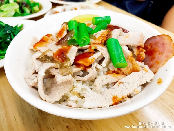 鐘點棧→當歸鴨．鴨肉飯專賣店(樂華店)：【永和樂華夜市美食】鐘點棧當歸鴨‧鴨肉飯專賣店 平價美味的台式小吃 溫補當歸清香可口 內用加湯不用錢 !