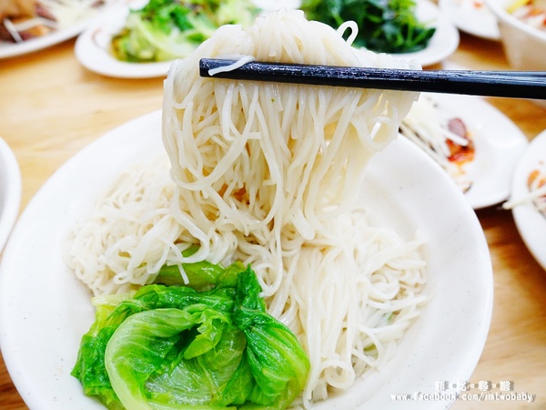 鐘點棧→當歸鴨．鴨肉飯專賣店(樂華店)：【永和樂華夜市美食】鐘點棧當歸鴨‧鴨肉飯專賣店 平價美味的台式小吃 溫補當歸清香可口 內用加湯不用錢 !