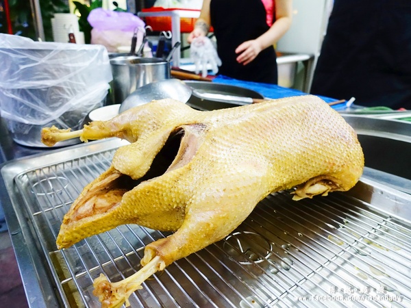 鐘點棧→當歸鴨．鴨肉飯專賣店(樂華店)：【永和樂華夜市美食】鐘點棧當歸鴨‧鴨肉飯專賣店 平價美味的台式小吃 溫補當歸清香可口 內用加湯不用錢 !