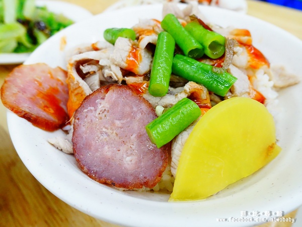 鐘點棧→當歸鴨．鴨肉飯專賣店(樂華店)：【永和樂華夜市美食】鐘點棧當歸鴨‧鴨肉飯專賣店 平價美味的台式小吃 溫補當歸清香可口 內用加湯不用錢 !