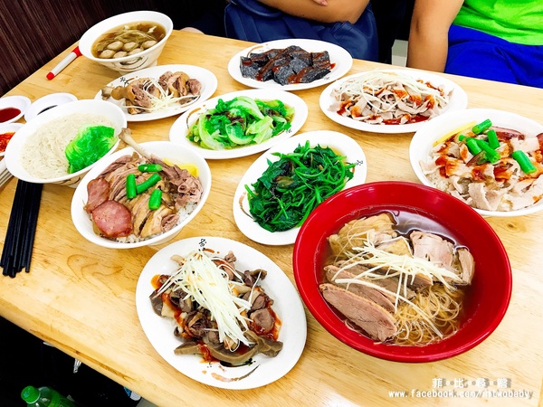 鐘點棧→當歸鴨．鴨肉飯專賣店(樂華店)：【永和樂華夜市美食】鐘點棧當歸鴨‧鴨肉飯專賣店 平價美味的台式小吃 溫補當歸清香可口 內用加湯不用錢 !