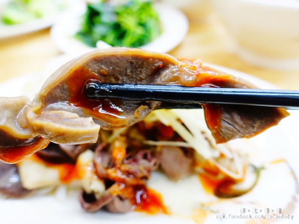 鐘點棧→當歸鴨．鴨肉飯專賣店(樂華店)：【永和樂華夜市美食】鐘點棧當歸鴨‧鴨肉飯專賣店 平價美味的台式小吃 溫補當歸清香可口 內用加湯不用錢 !