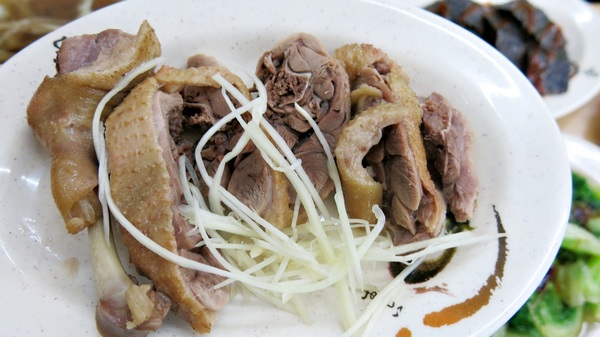 鐘點棧→當歸鴨．鴨肉飯專賣店(樂華店)：【永和樂華美食】隱藏巷弄超美味湯頭清甜＆鴨肉好吃～鐘點棧當歸鴨．鴨肉飯專賣店